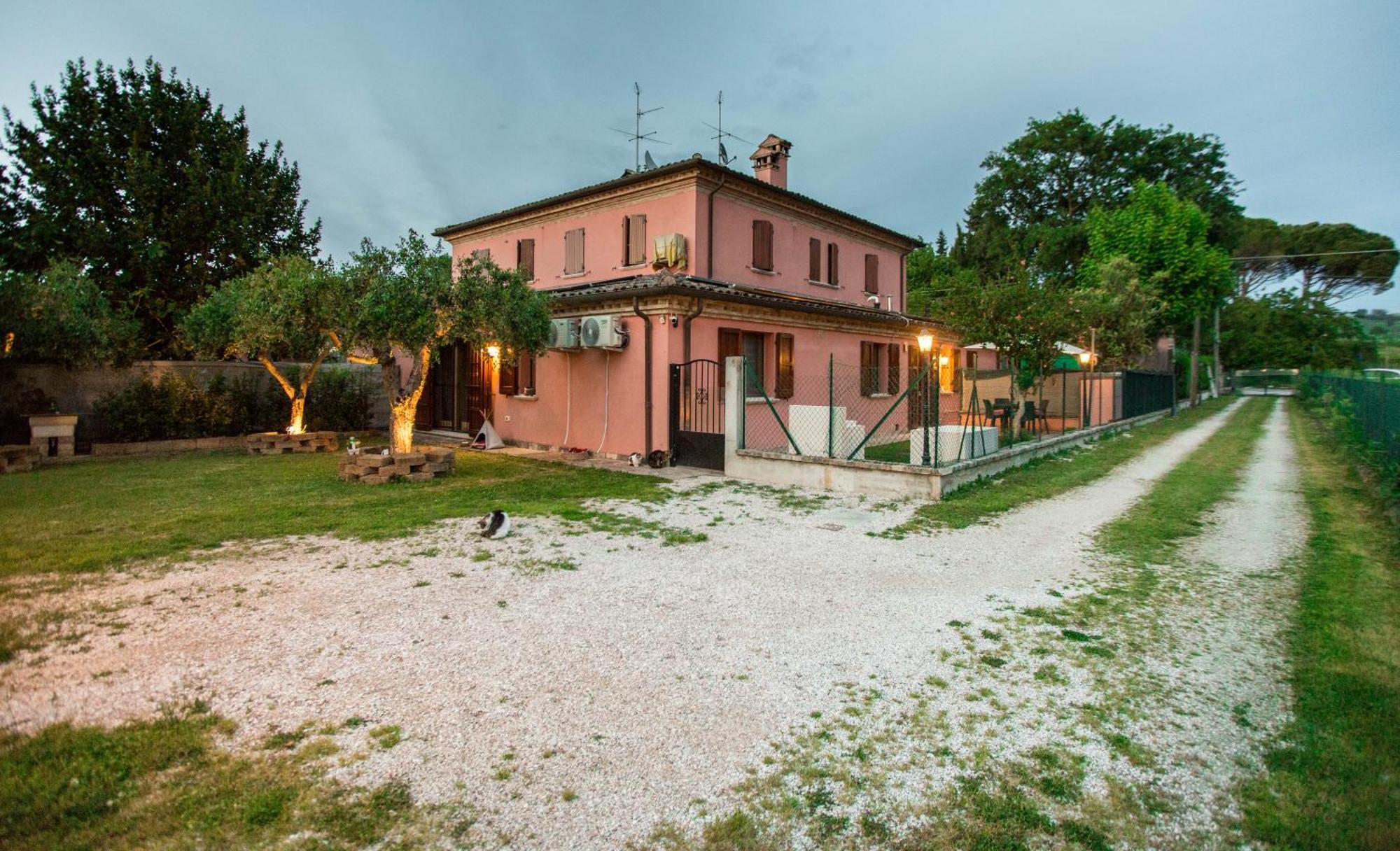Casa Di Marco E Kaila Hotel Tavullia Exterior photo